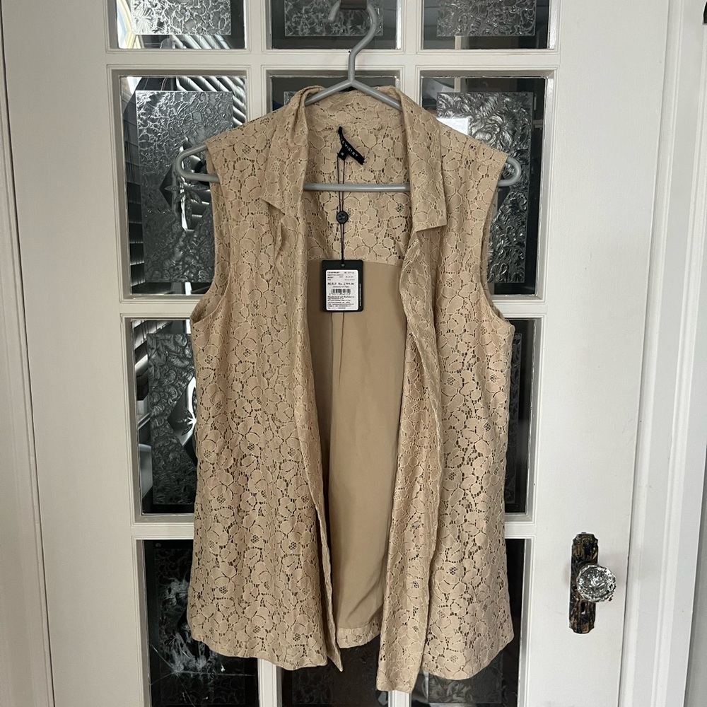 Chemistry Beige Lace Sleeveless Blouse | Timeless Layers | Size M